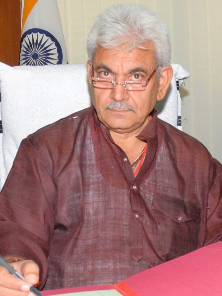 LG Sinha Urges Kashmiri Pandits To Set Up Industries In Jammu And Kashmir
